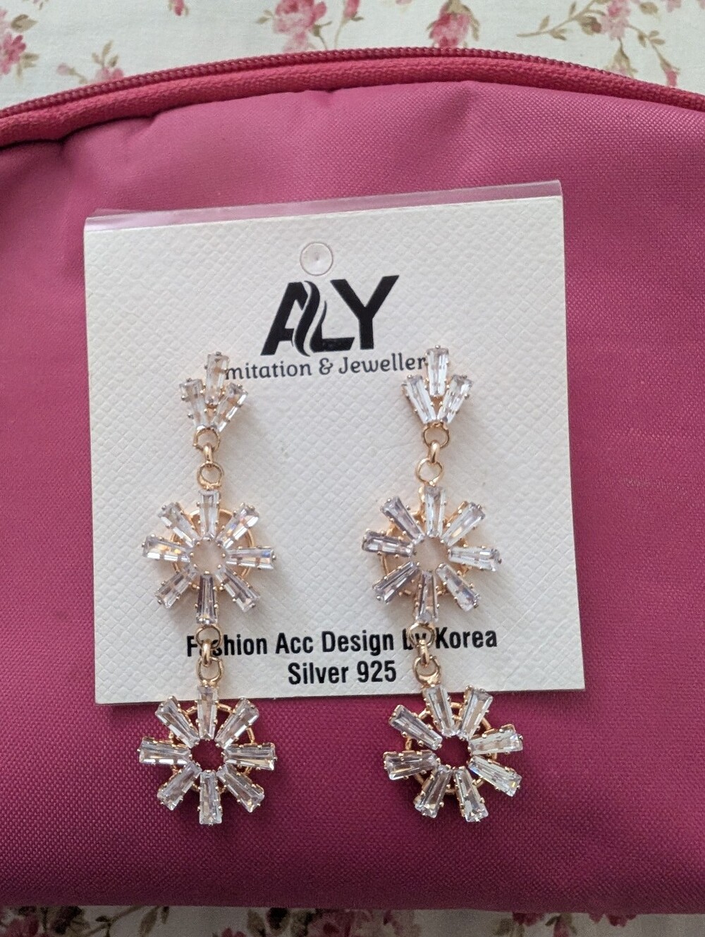 Snowflake crystal drop earrings.